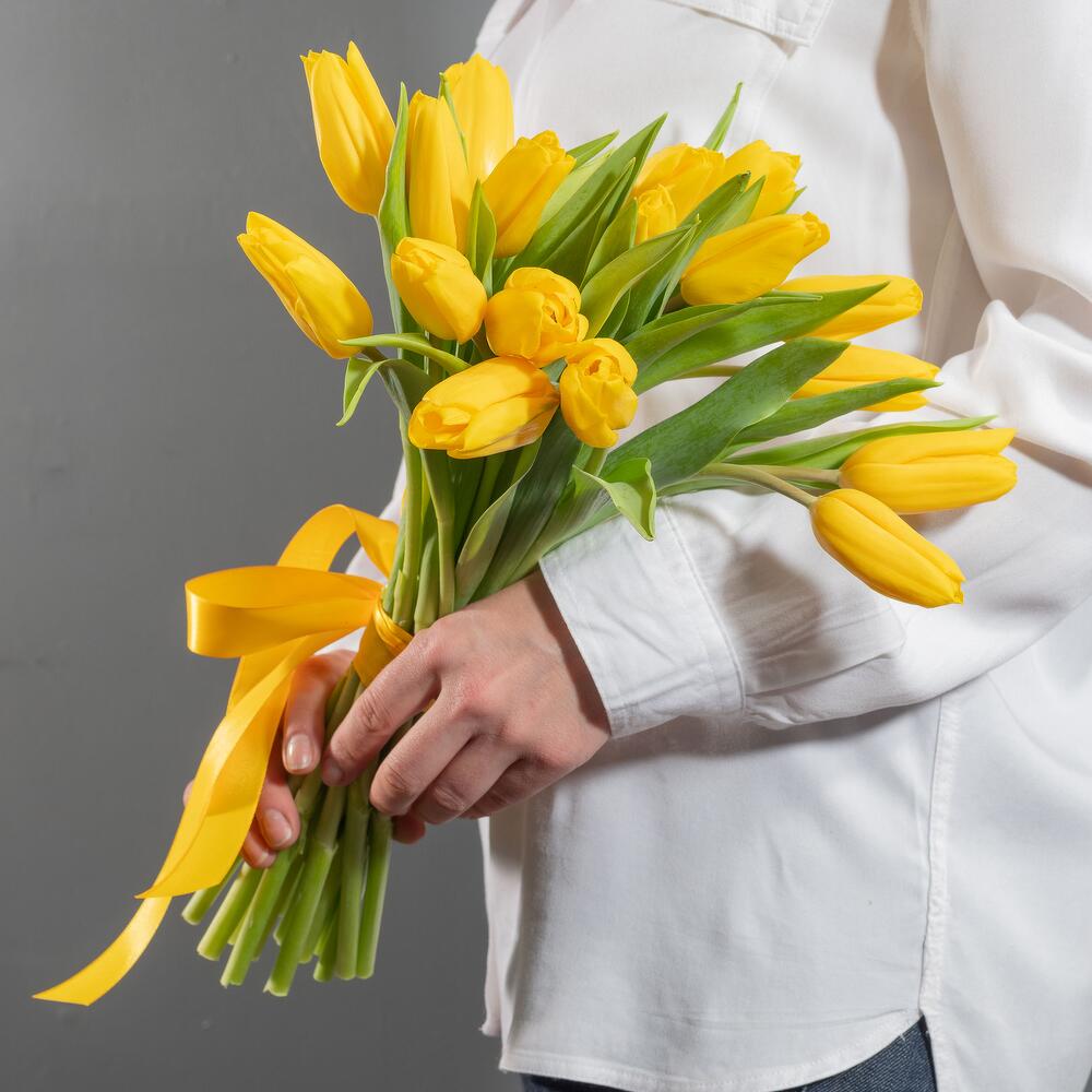 Желтые тюльпаны — свежие цветы с доставкой