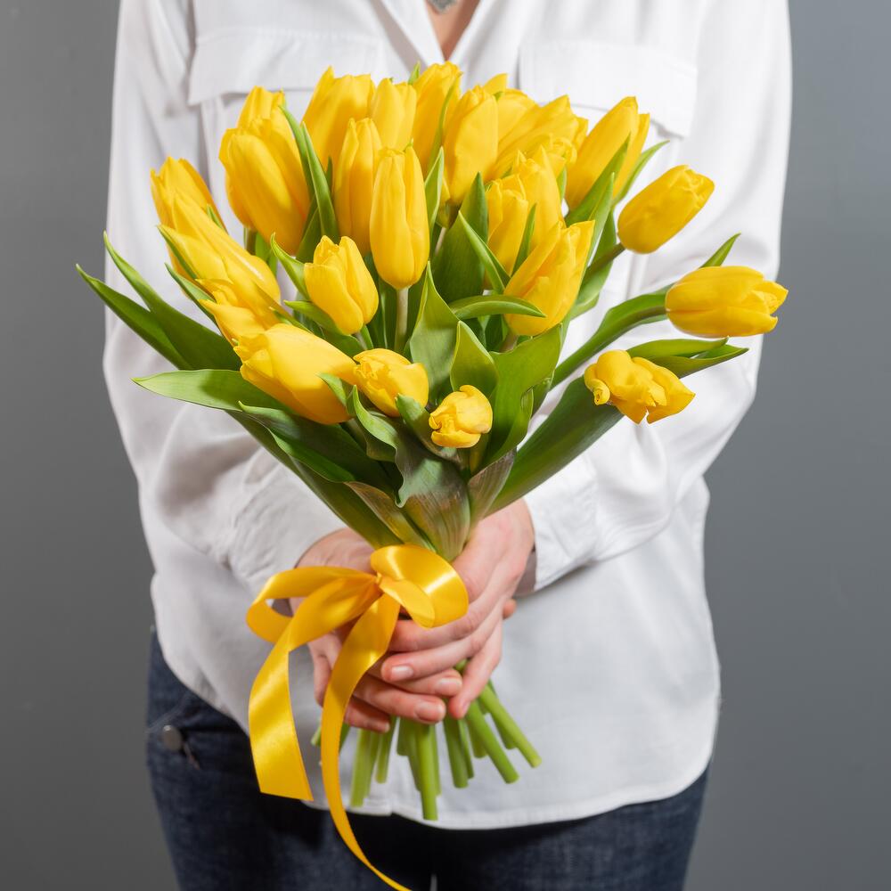 Желтые тюльпаны — свежие цветы с доставкой