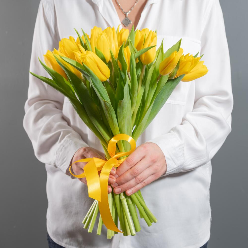 Желтые тюльпаны — вид 3